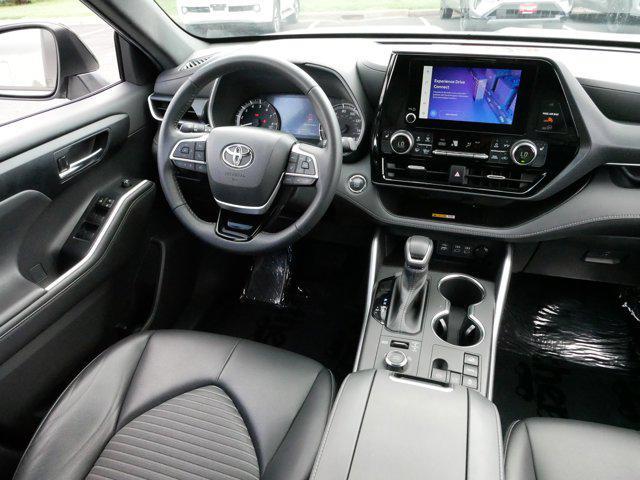 used 2023 Toyota Highlander car, priced at $37,798