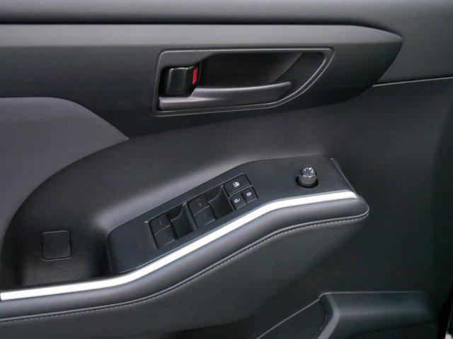 used 2022 Toyota Highlander car, priced at $35,995
