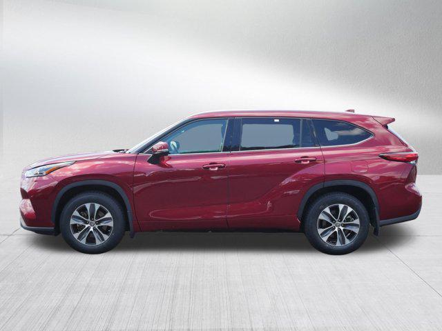 used 2022 Toyota Highlander car, priced at $37,495