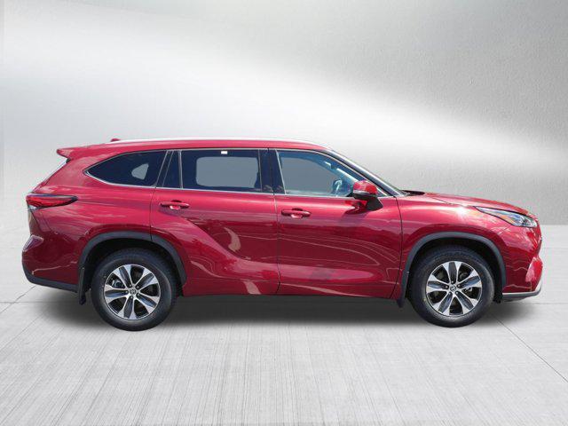 used 2022 Toyota Highlander car, priced at $37,495
