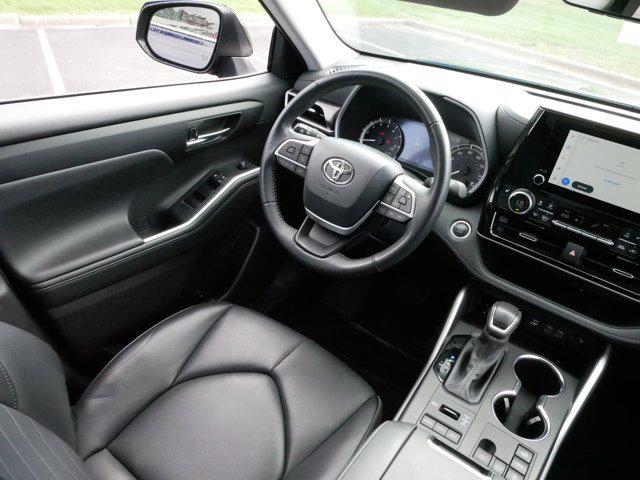 used 2024 Toyota Highlander car, priced at $42,998
