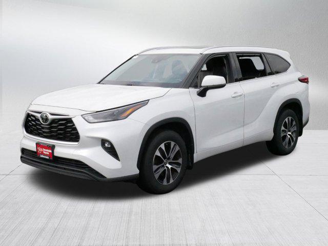 used 2022 Toyota Highlander car, priced at $34,995