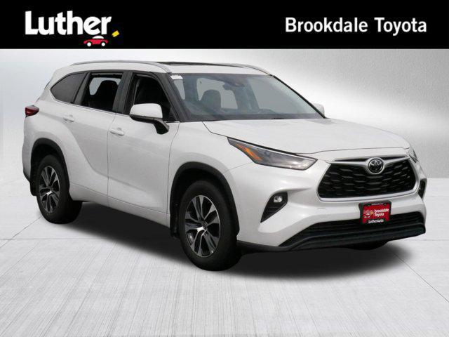 used 2022 Toyota Highlander car, priced at $34,995