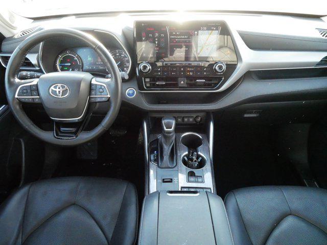 used 2021 Toyota Highlander Hybrid car, priced at $30,995