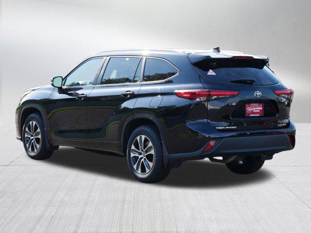 used 2023 Toyota Highlander car, priced at $33,998