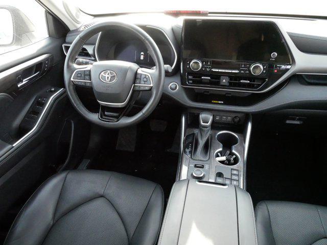 used 2023 Toyota Highlander car, priced at $44,995