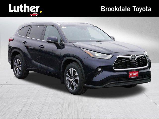 used 2022 Toyota Highlander car, priced at $34,995