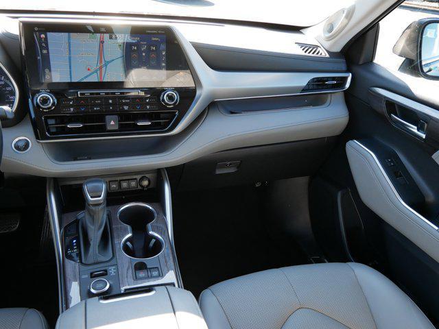 used 2020 Toyota Highlander car, priced at $39,995