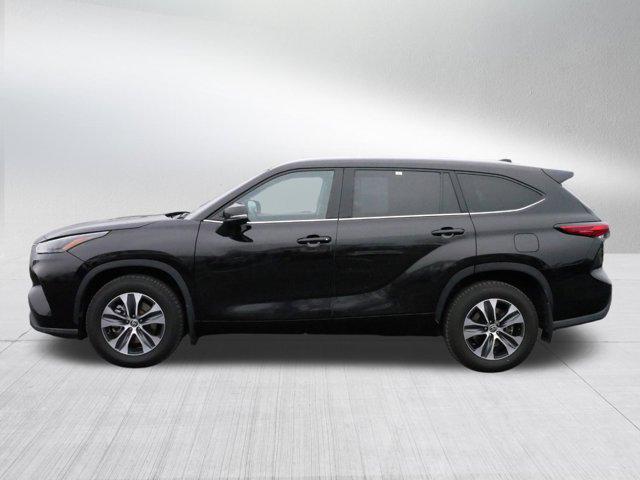 used 2022 Toyota Highlander car, priced at $35,995