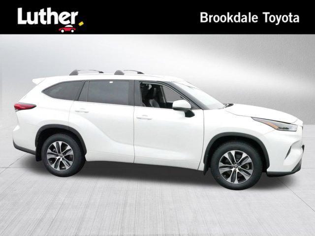 used 2021 Toyota Highlander car, priced at $38,599