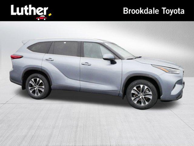 used 2021 Toyota Highlander car, priced at $39,995