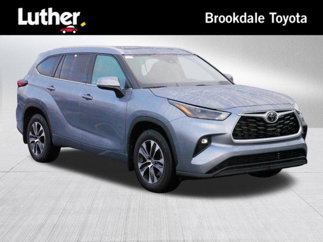 used 2022 Toyota Highlander car, priced at $36,995