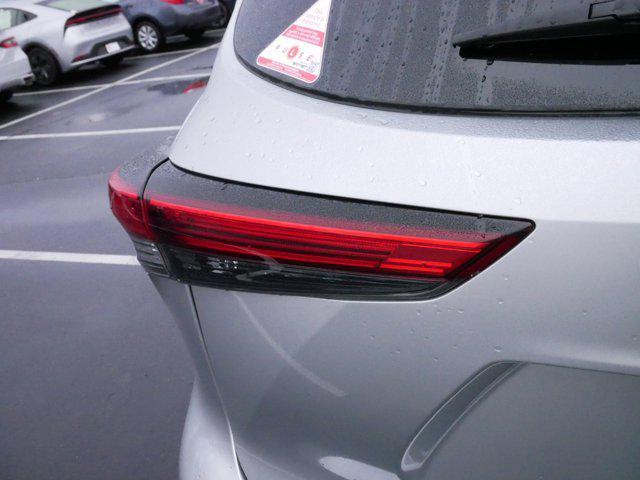 used 2021 Toyota Highlander car, priced at $37,495