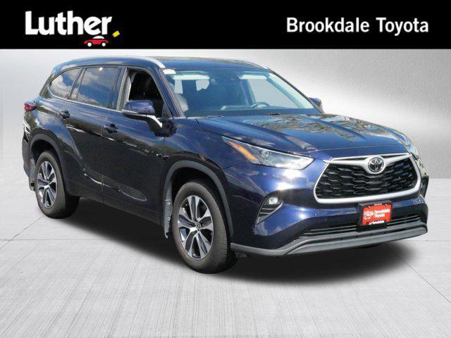 used 2022 Toyota Highlander car, priced at $36,999