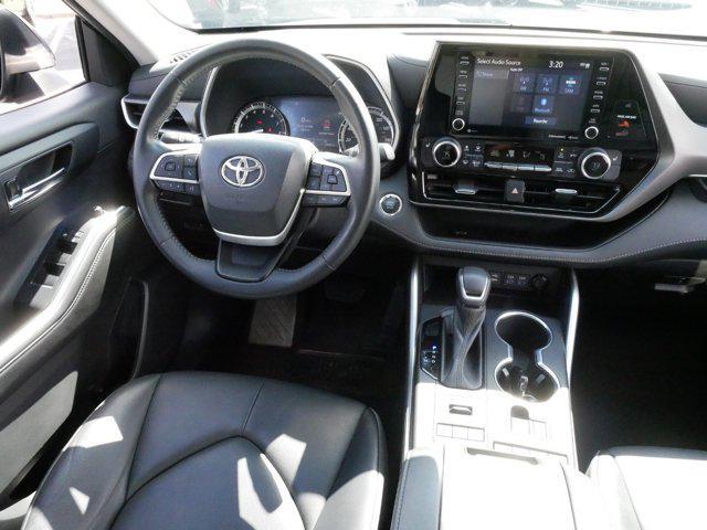 used 2022 Toyota Highlander car, priced at $36,999