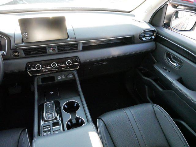 used 2025 Honda Pilot car, priced at $46,998