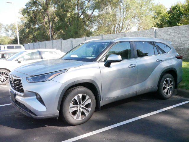 used 2024 Toyota Highlander car, priced at $40,995
