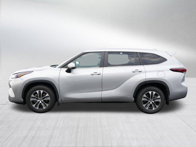 used 2024 Toyota Highlander car, priced at $40,995