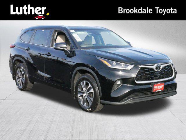 used 2021 Toyota Highlander car, priced at $36,894