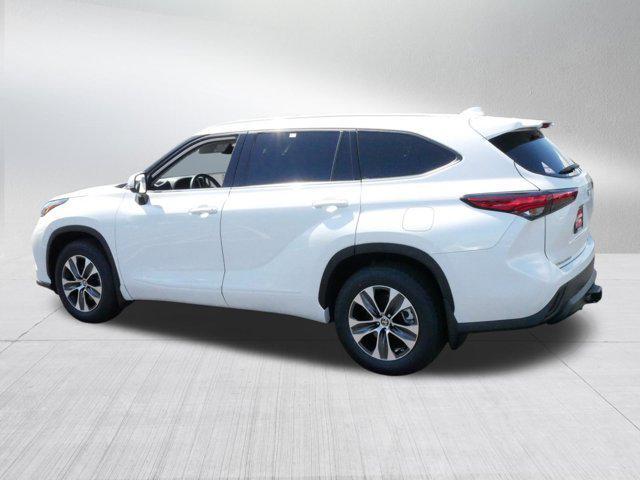 used 2022 Toyota Highlander car, priced at $40,995