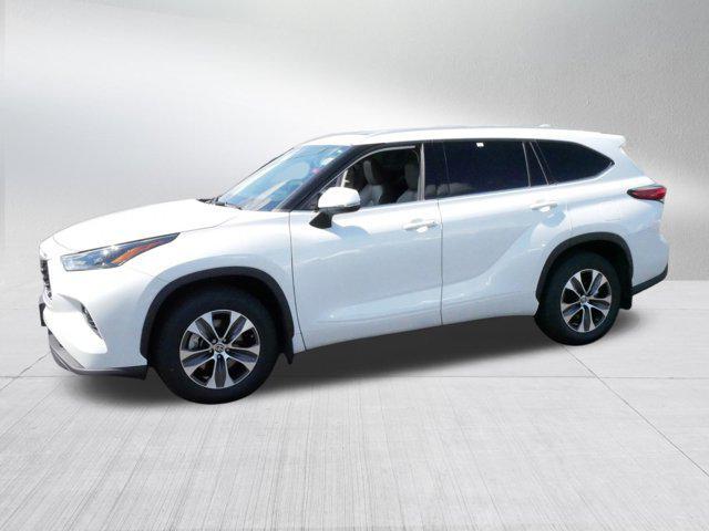 used 2022 Toyota Highlander car, priced at $40,995