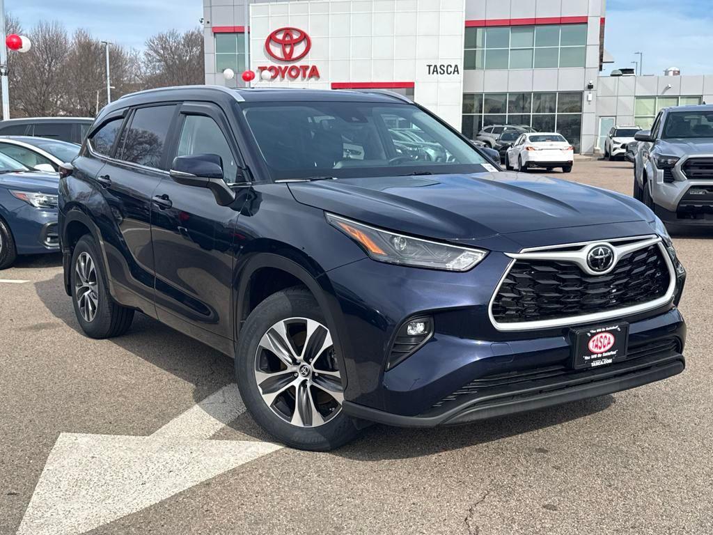 used 2024 Toyota Highlander car, priced at $37,899