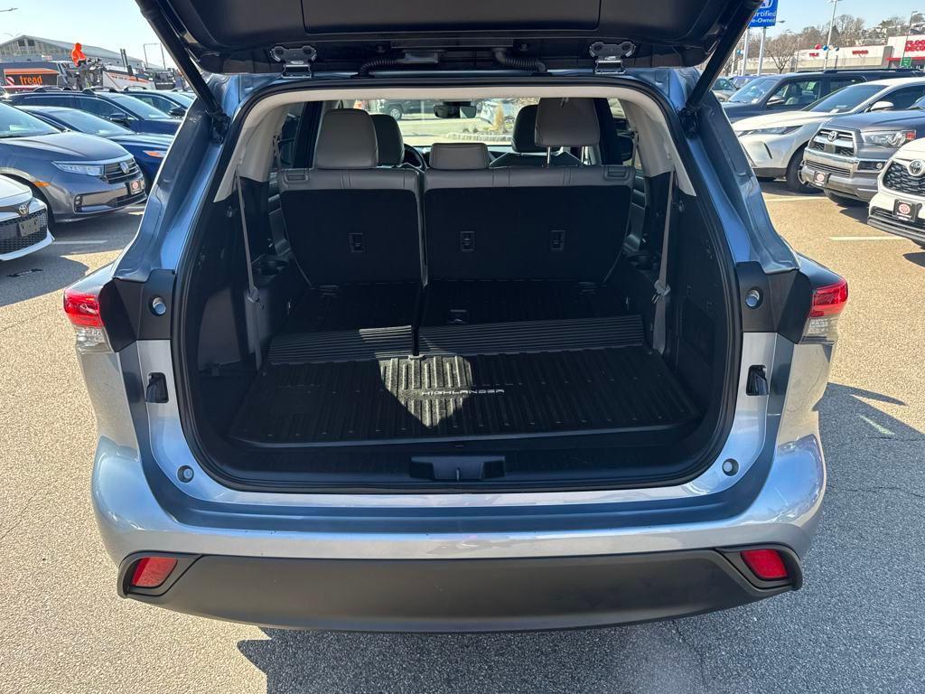 used 2022 Toyota Highlander car, priced at $36,399