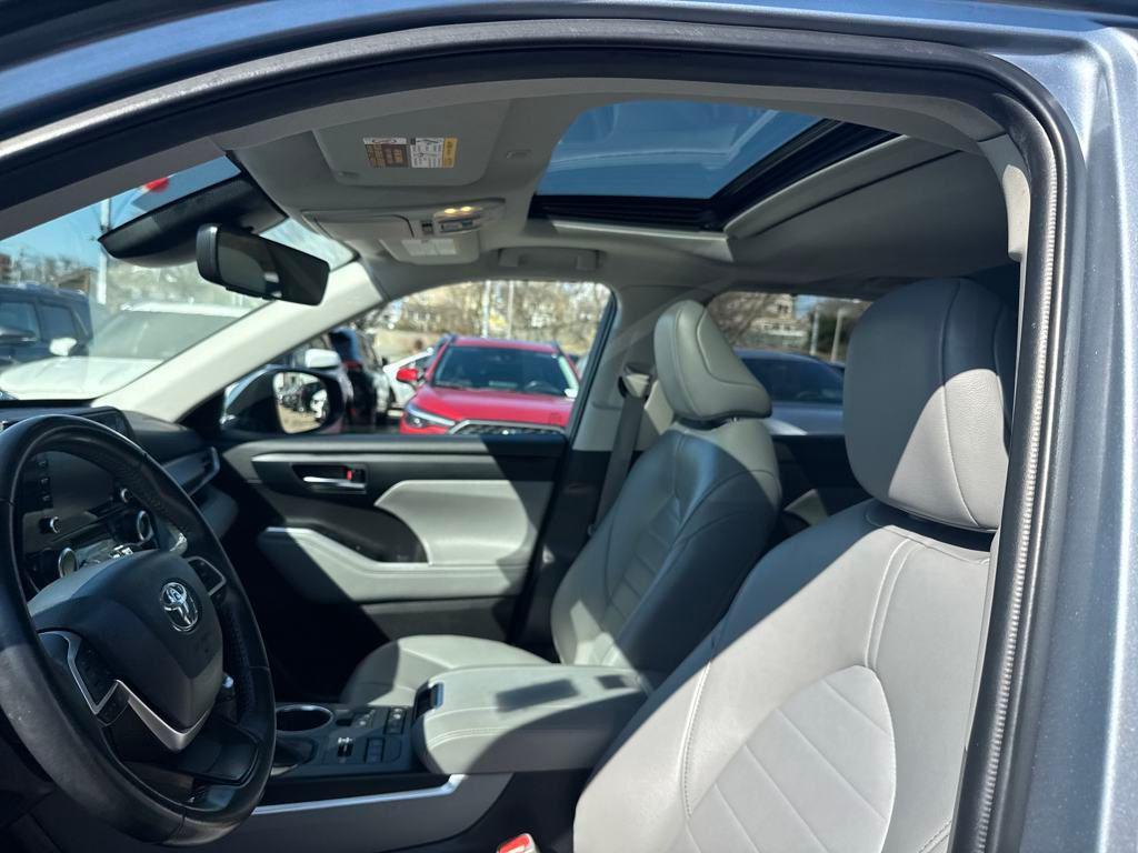used 2022 Toyota Highlander car, priced at $36,399