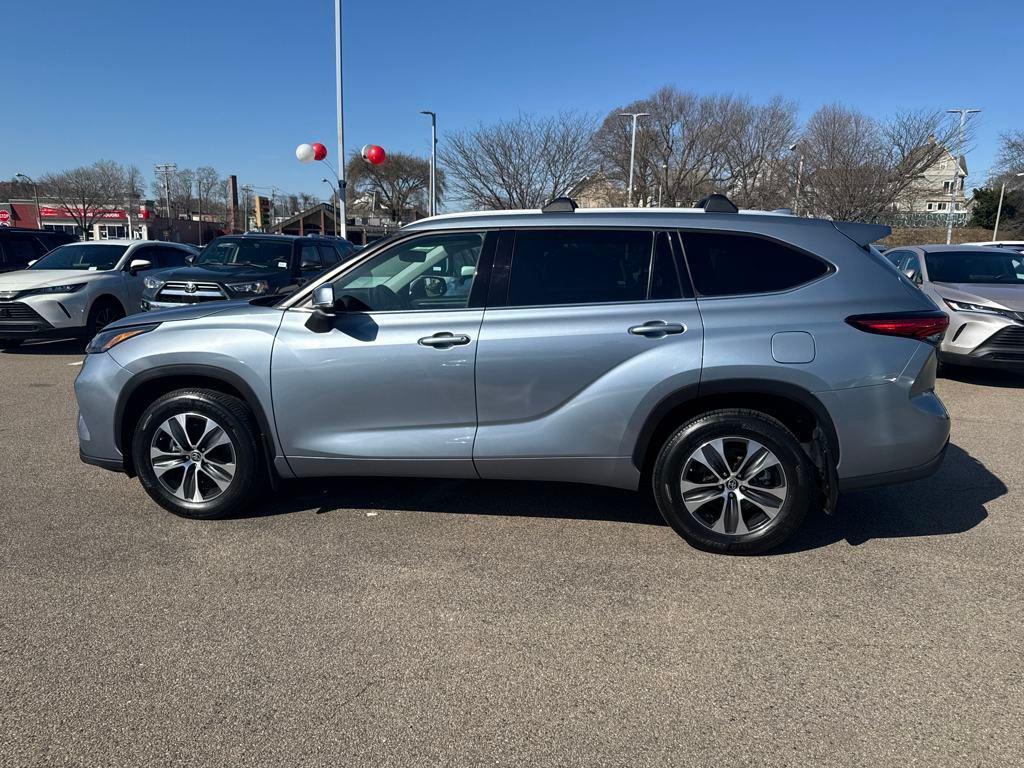 used 2022 Toyota Highlander car, priced at $36,399
