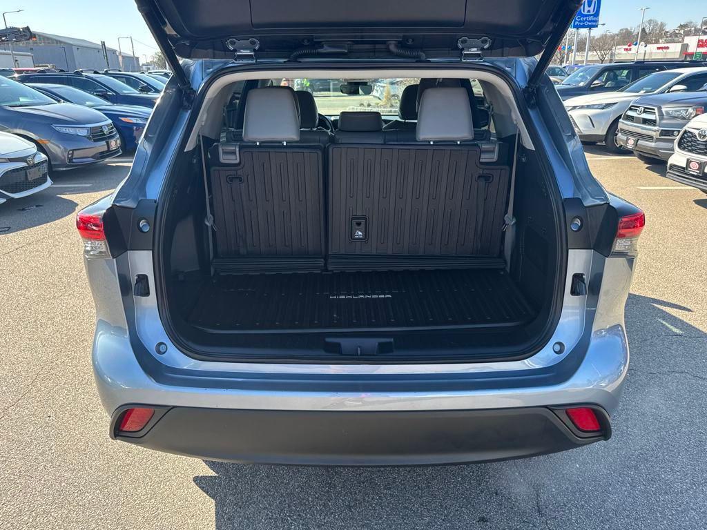 used 2022 Toyota Highlander car, priced at $36,399