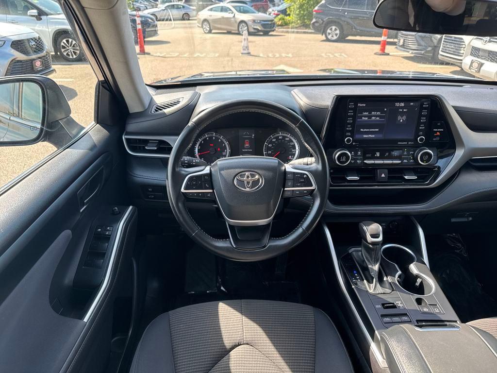 used 2022 Toyota Highlander car, priced at $34,698