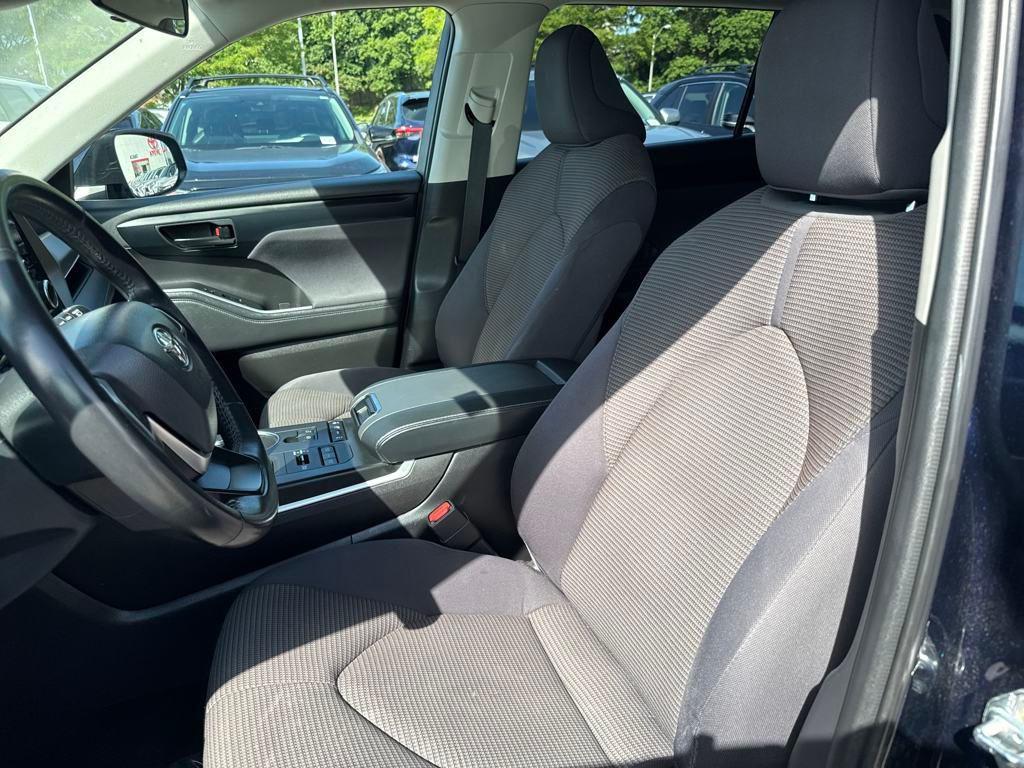 used 2022 Toyota Highlander car, priced at $34,698