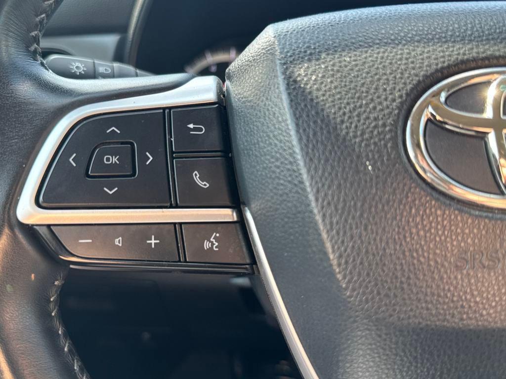 used 2022 Toyota Highlander car, priced at $34,698