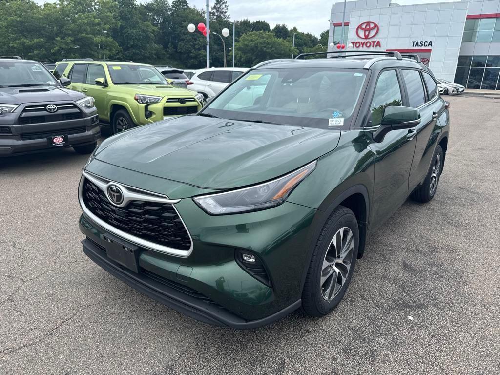 used 2023 Toyota Highlander car, priced at $38,498