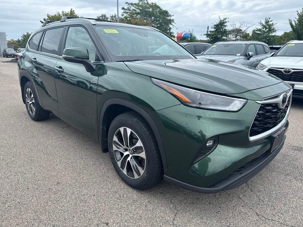used 2023 Toyota Highlander car, priced at $38,498