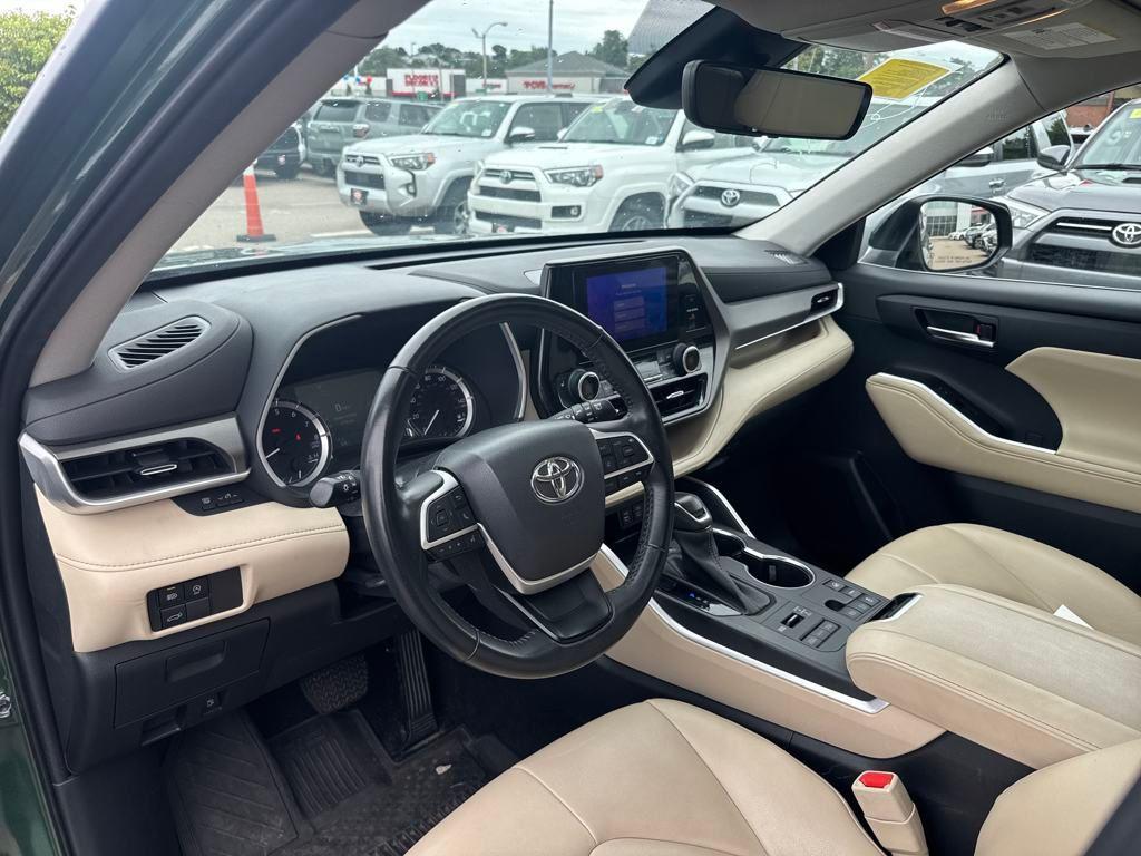 used 2023 Toyota Highlander car, priced at $38,498