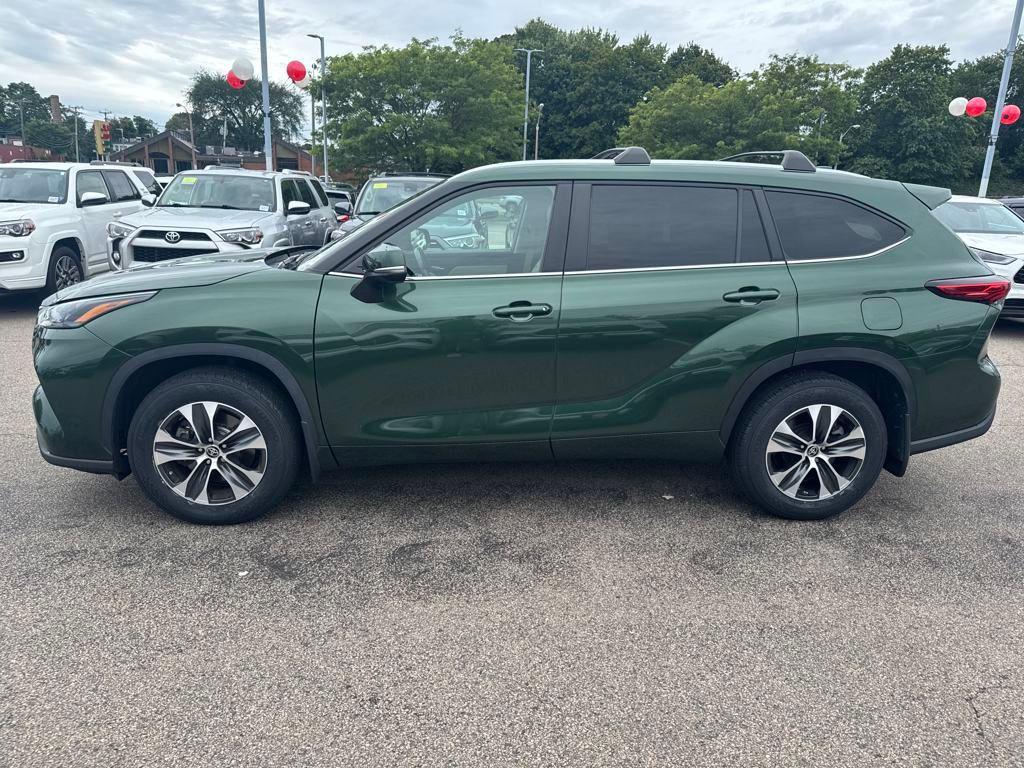 used 2023 Toyota Highlander car, priced at $38,498