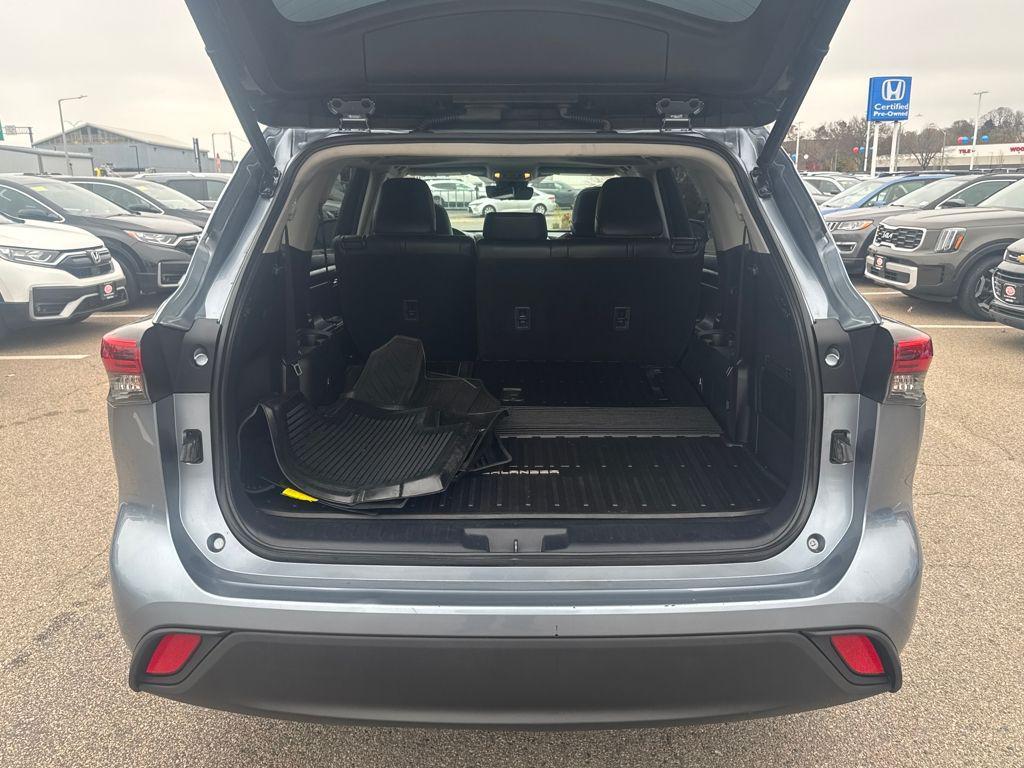 used 2020 Toyota Highlander car, priced at $31,998