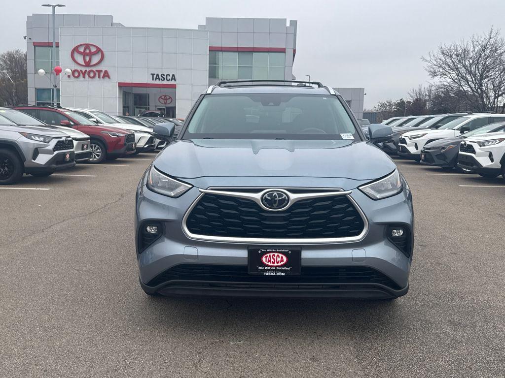 used 2020 Toyota Highlander car, priced at $31,998