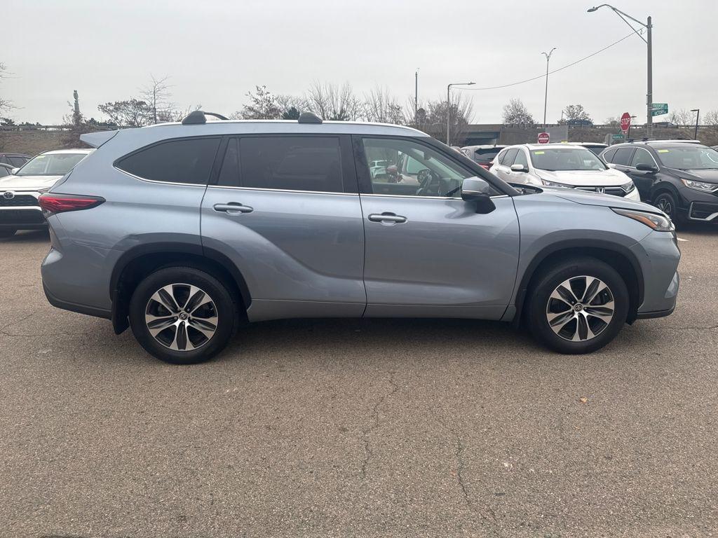 used 2020 Toyota Highlander car, priced at $31,998