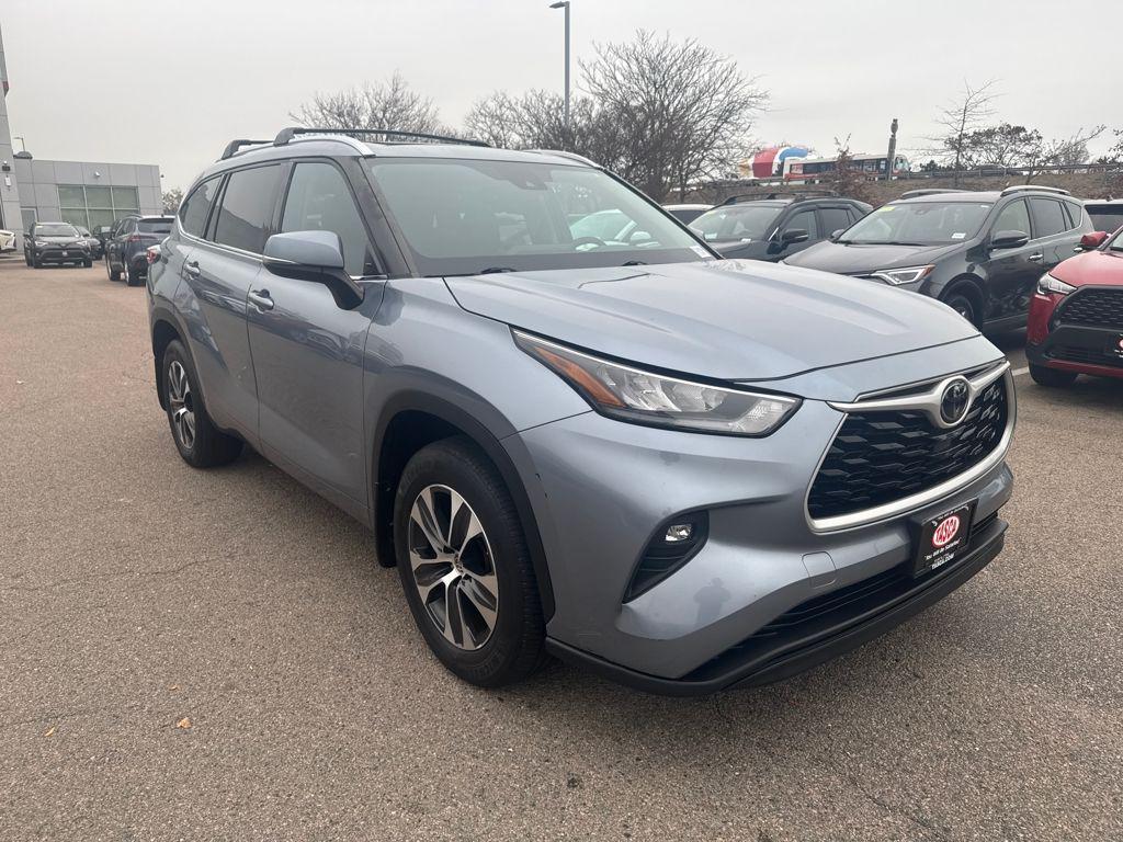 used 2020 Toyota Highlander car, priced at $31,998