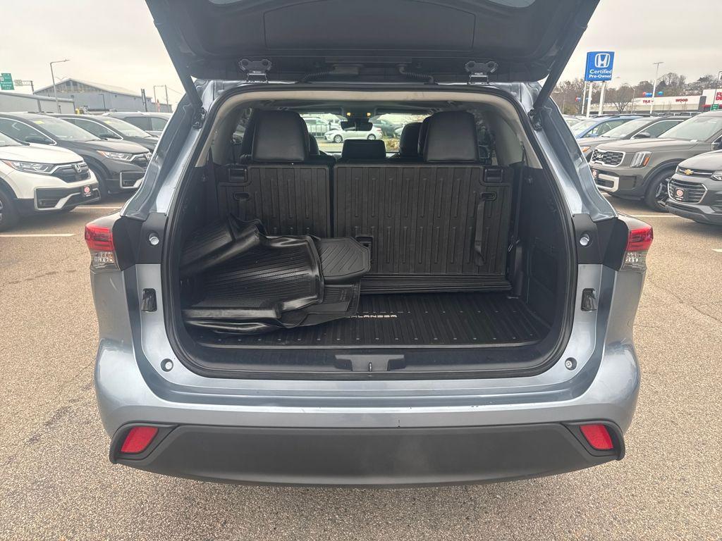 used 2020 Toyota Highlander car, priced at $31,998