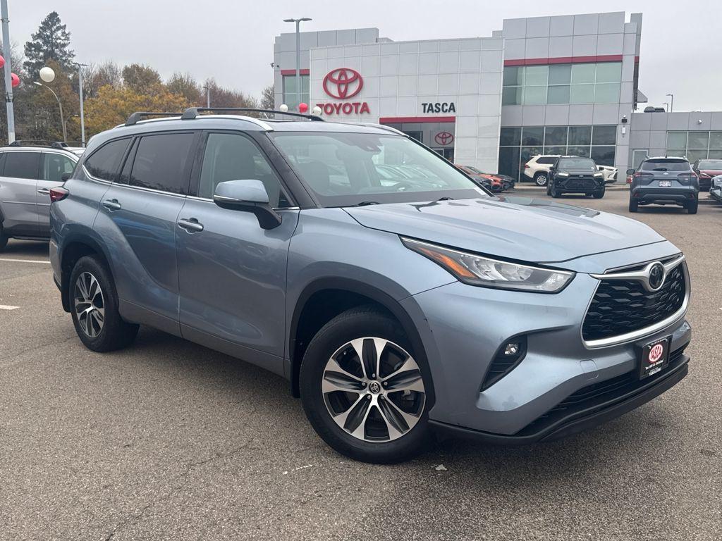 used 2020 Toyota Highlander car, priced at $31,998