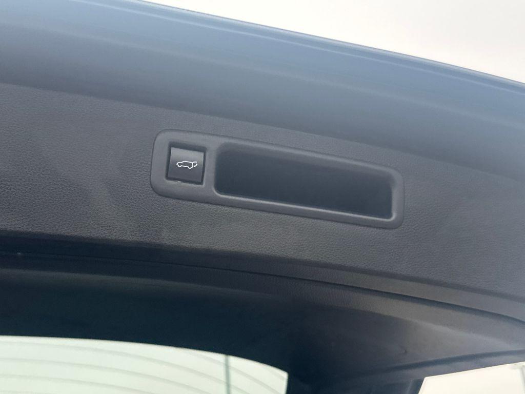 used 2020 Toyota Highlander car, priced at $31,998