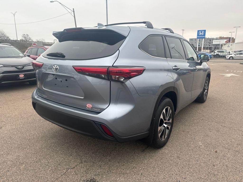 used 2020 Toyota Highlander car, priced at $31,998