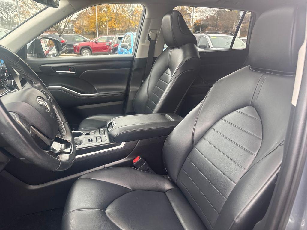 used 2020 Toyota Highlander car, priced at $31,998