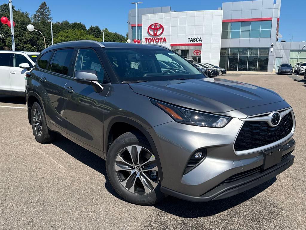 new 2025 Toyota Highlander car, priced at $47,683