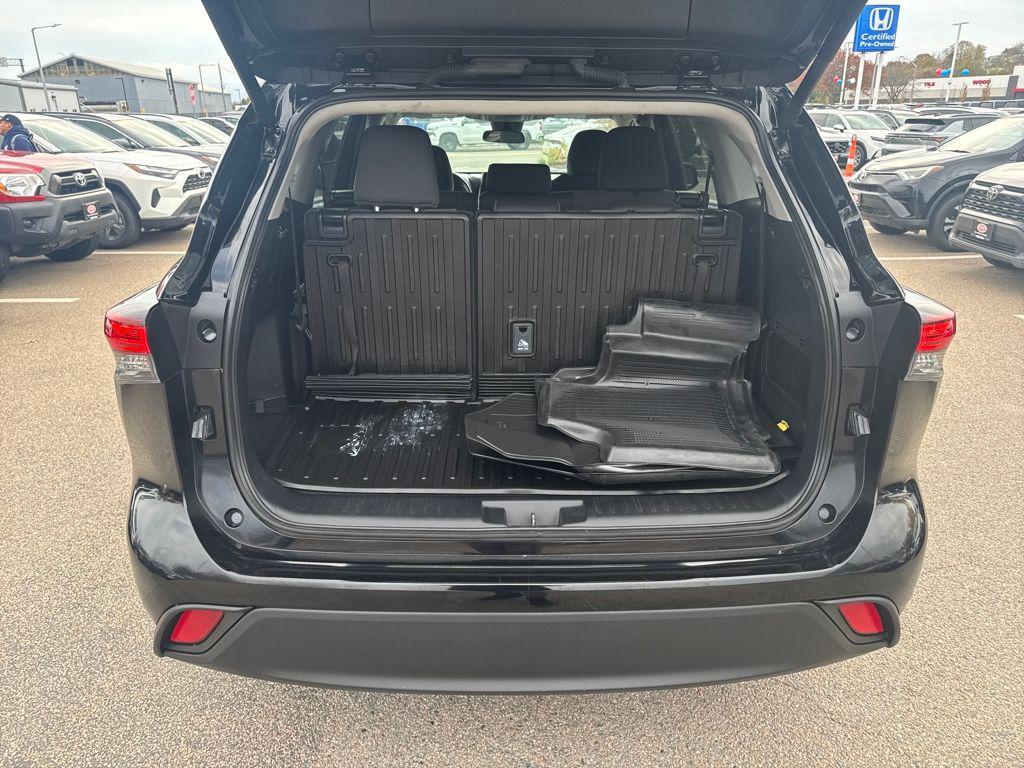 used 2024 Toyota Highlander Hybrid car, priced at $41,058