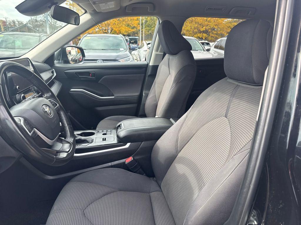 used 2024 Toyota Highlander Hybrid car, priced at $41,058