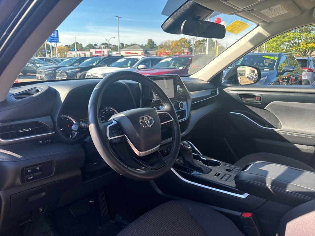 used 2024 Toyota Highlander car, priced at $42,249